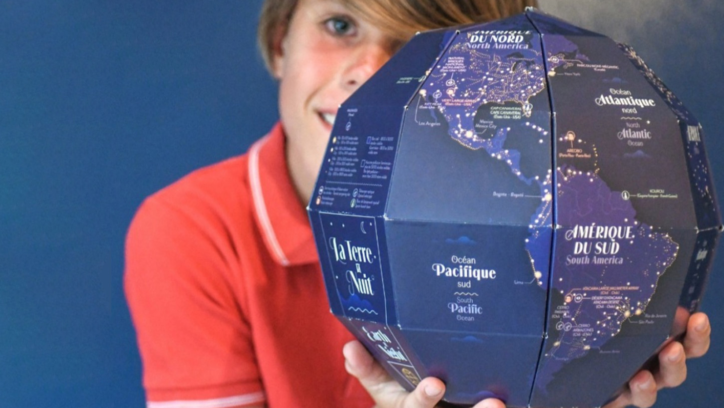 The Earth at Night is an illustrated globe created for Poppik by Atelier Cartographik, combining cartography, illustration and educational design.