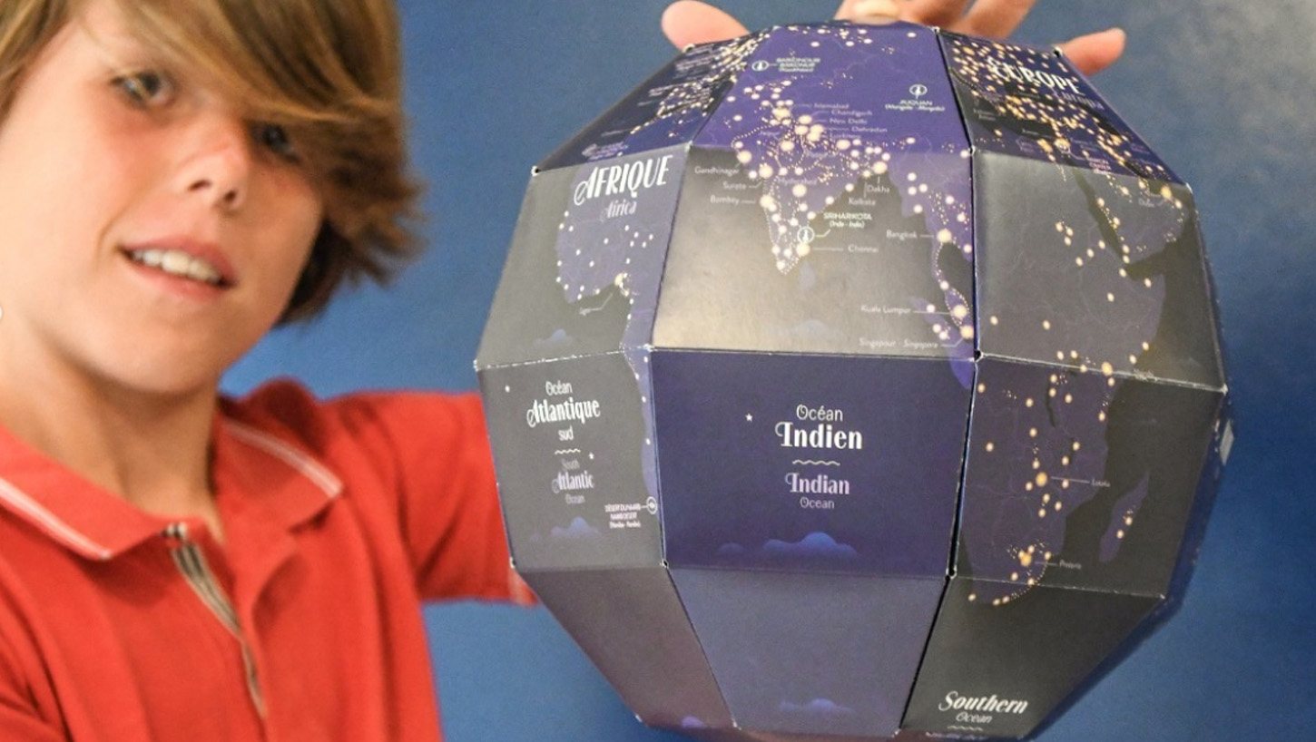 The Earth at Night is an illustrated globe created for Poppik by Atelier Cartographik, combining cartography, illustration and educational design.